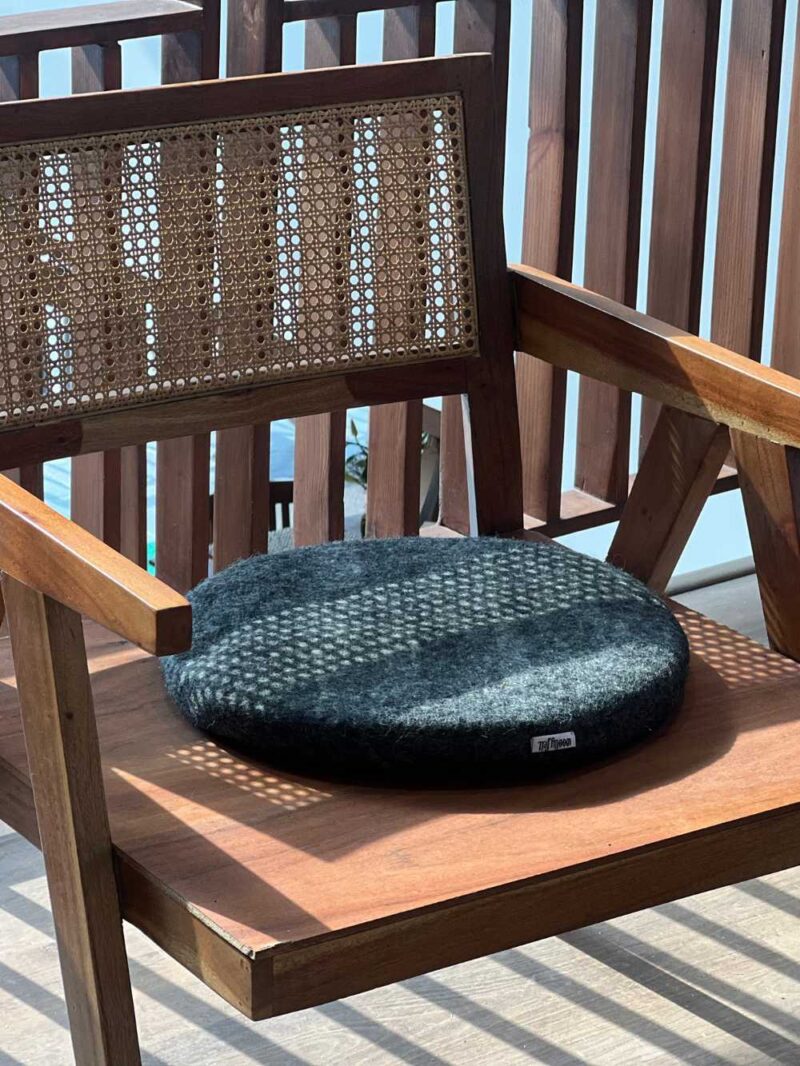 gray padded chair pad