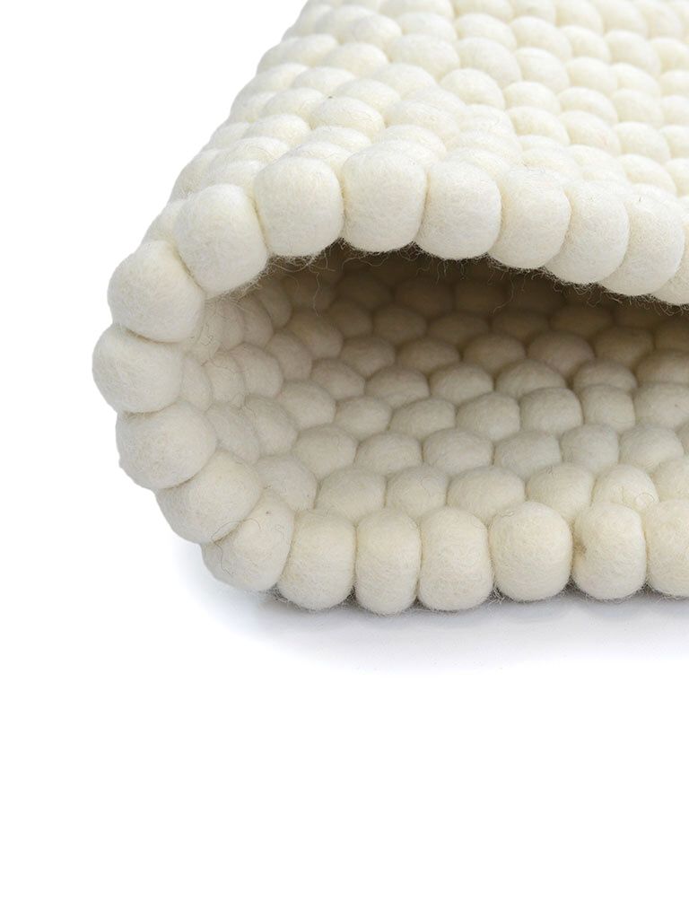 white - round -handmade rug - felt - ball rug.Jpeg
