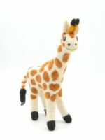 handmade-woolen-giraffe-toy.jpg