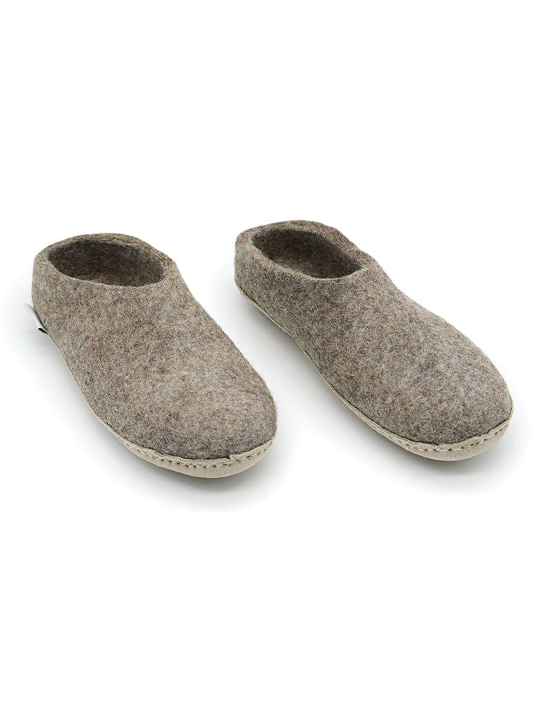 indoor felt slipper in natural brown