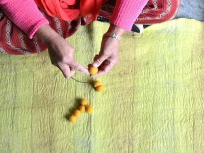 Yellow Felt Ball Trivet - Woollyfelt