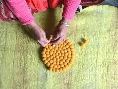 DIY Felt Ball Trivet  Felt diy, Felt ball crafts, Felt ball rug