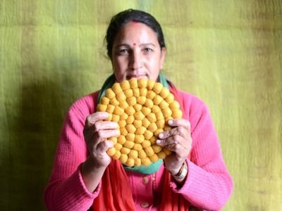 Yellow Felt Ball Trivet - Woollyfelt