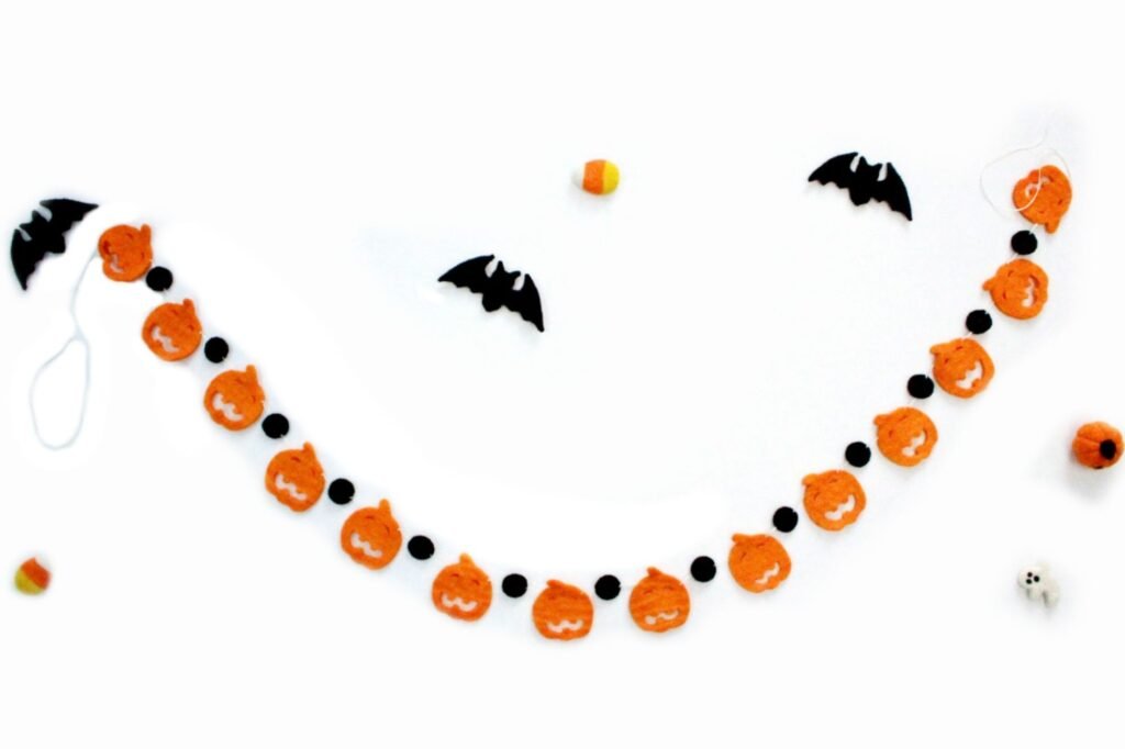 felt-halloween-pumpkin-garland