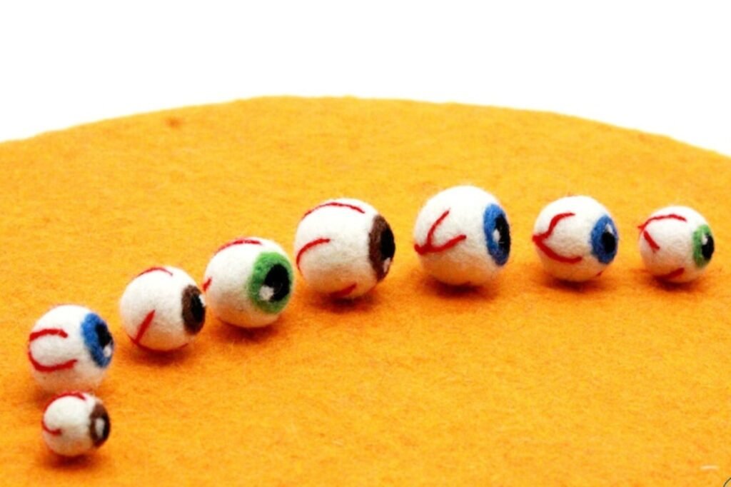 felt-eyeballs-halloween