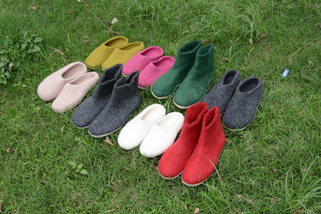 handmade-felt-shoes